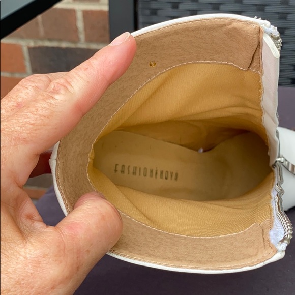 !SOLD! Thoraya Bootie - white - Picture 8 of 9